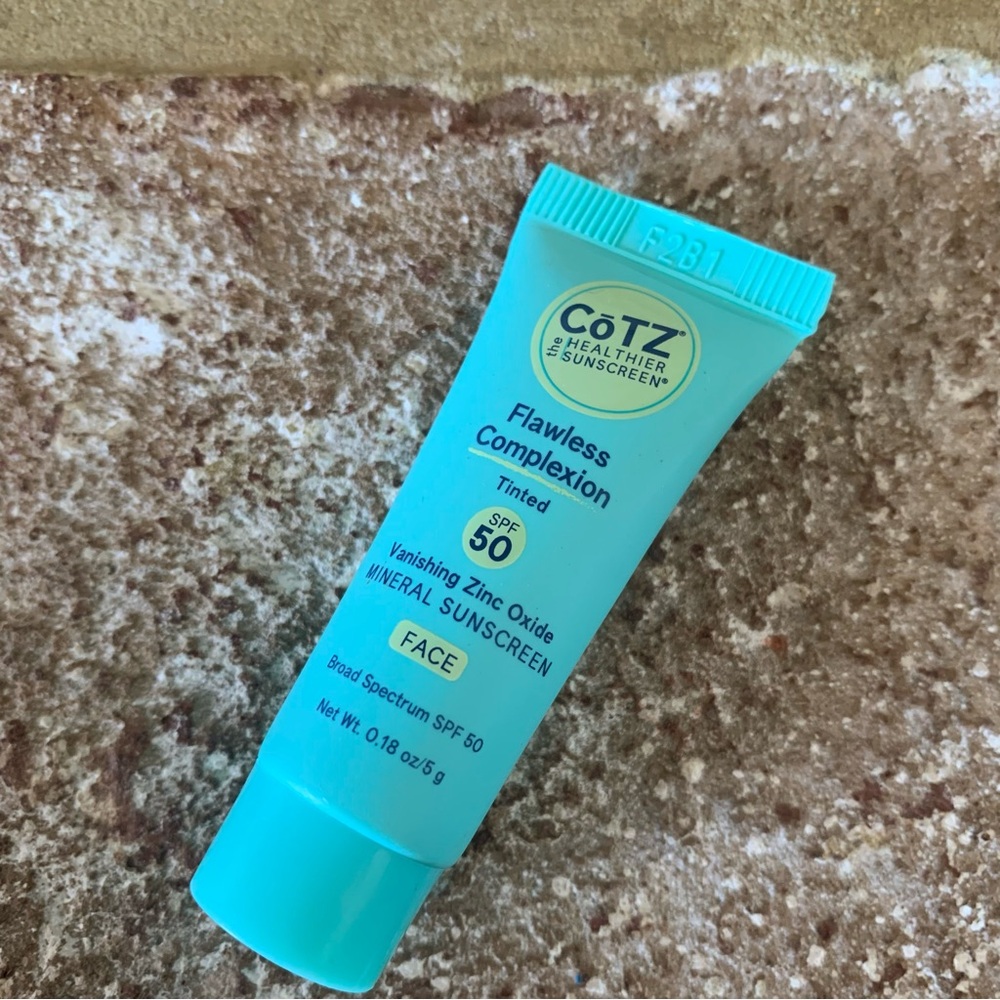 ✨$5✨ CoTZ | Flawless Complexion Tinted SPF 50 Sunscreen
